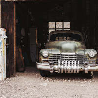 Oldtimer-Garage-Panorama-Tapete