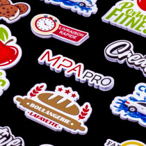 Aufkleber in Form mit weißem Rand.