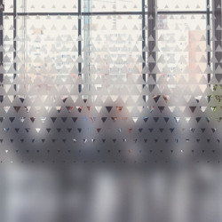 Fensterfolie mit Dreiecksmuster
