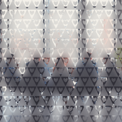 Fensterfolie mit Herzmuster