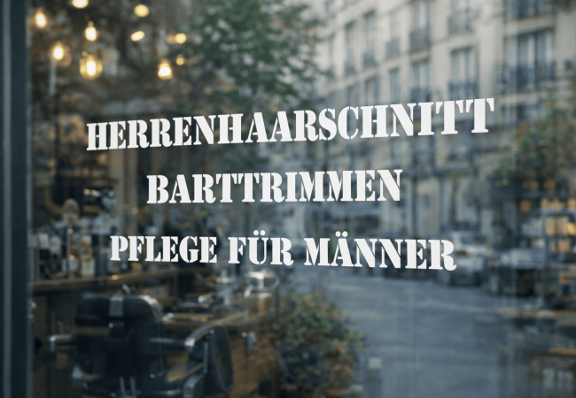 Klebebeschriftung für Fenster