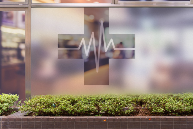 Krankenhaus-Logo-Kreuz-Sichtschutzfolie
