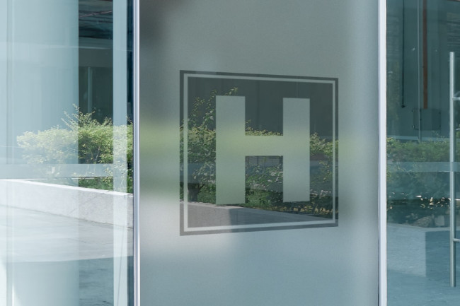 Krankenhaus-Logo, Sichtschutzfolie
